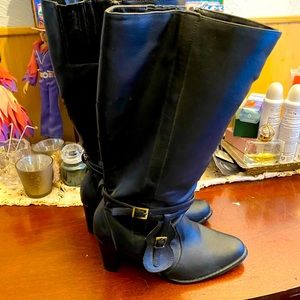 Women’s black boots